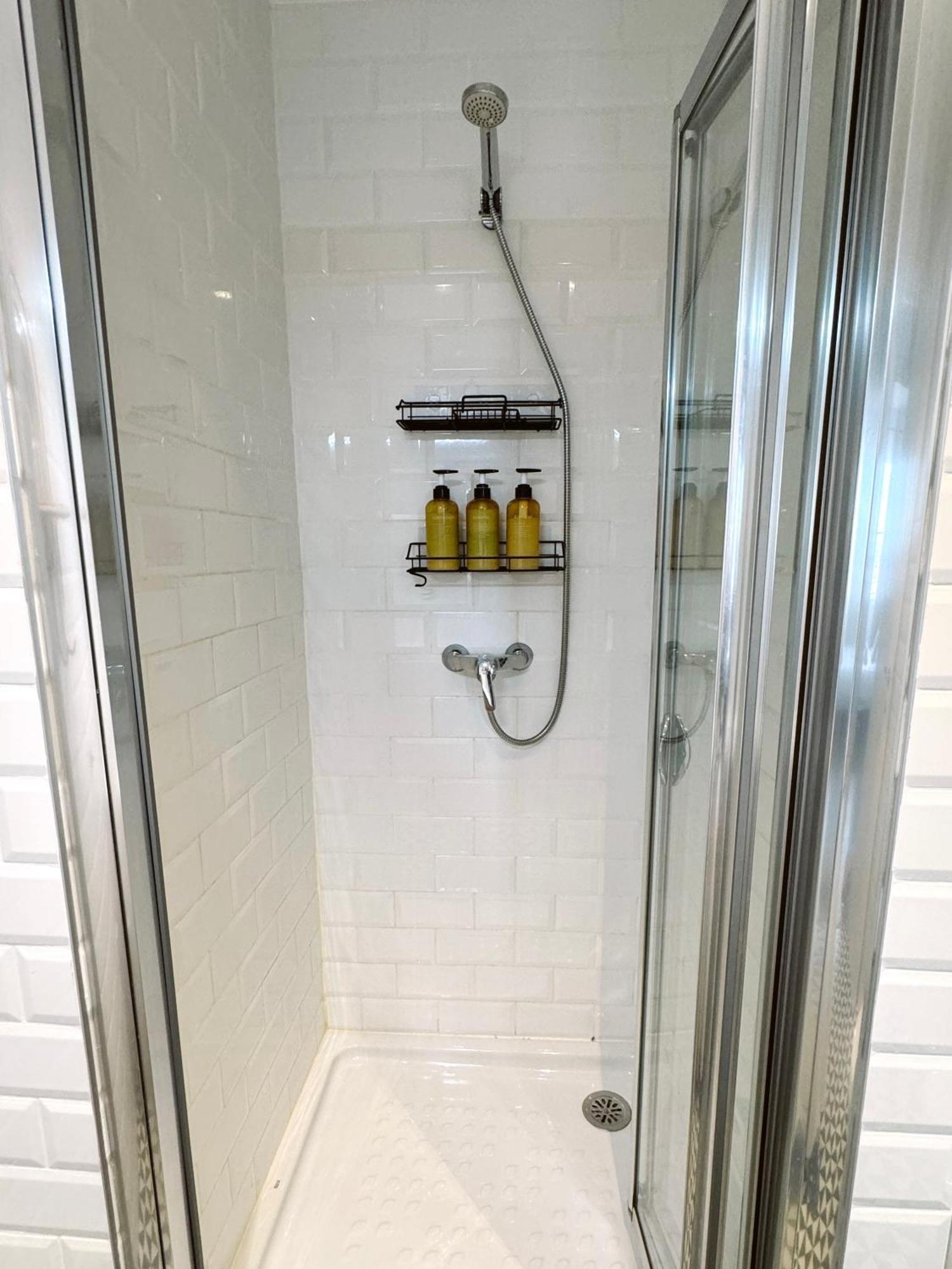 Stunning City Centre Penthouse With Private Balcony - Grand Central House Gibilterra Esterno foto