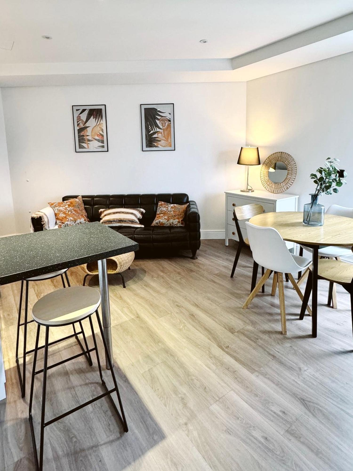 Stunning City Centre Penthouse With Private Balcony - Grand Central House Gibilterra Esterno foto