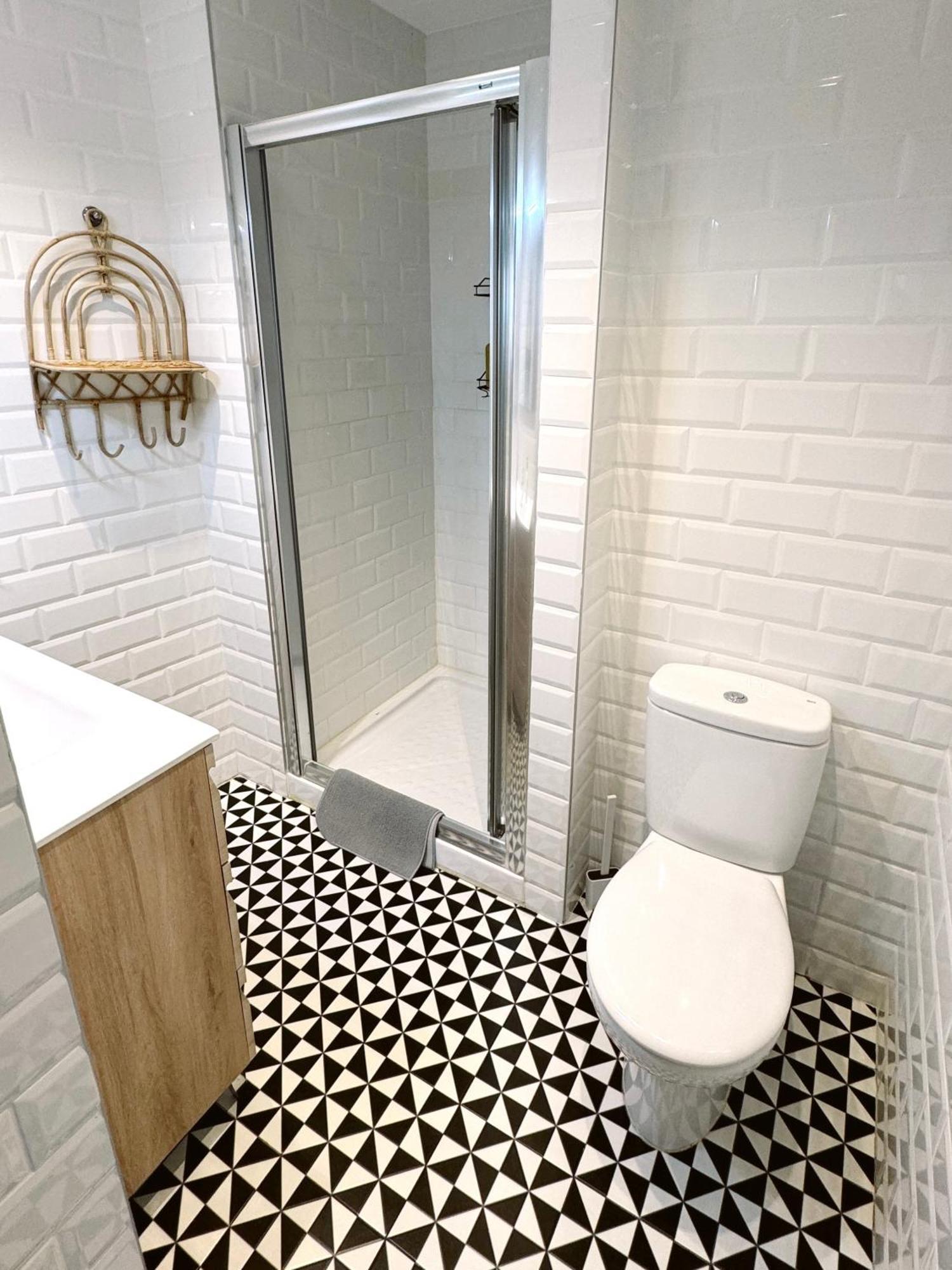 Stunning City Centre Penthouse With Private Balcony - Grand Central House Gibilterra Esterno foto
