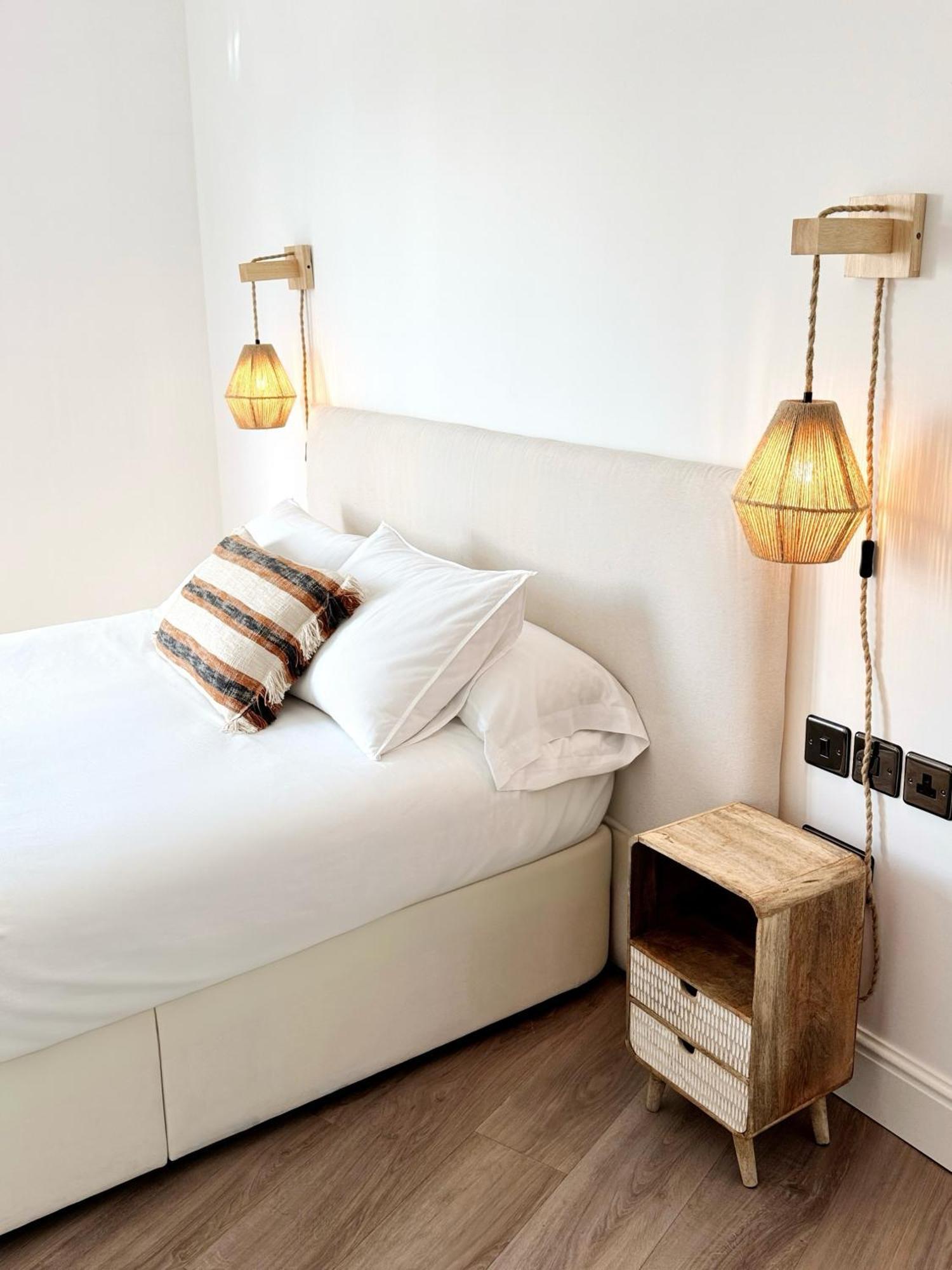 Stunning City Centre Penthouse With Private Balcony - Grand Central House Gibilterra Esterno foto