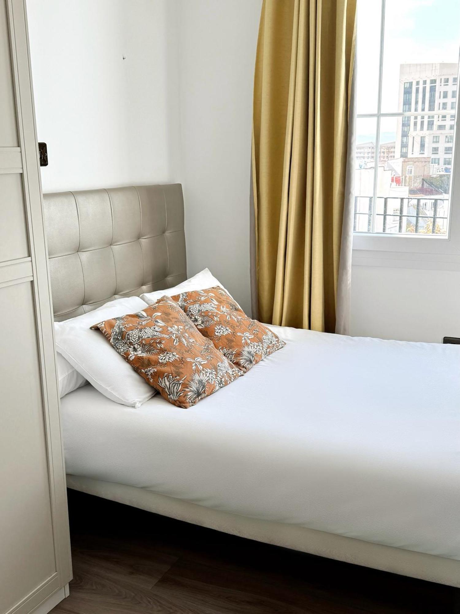 Stunning City Centre Penthouse With Private Balcony - Grand Central House Gibilterra Esterno foto